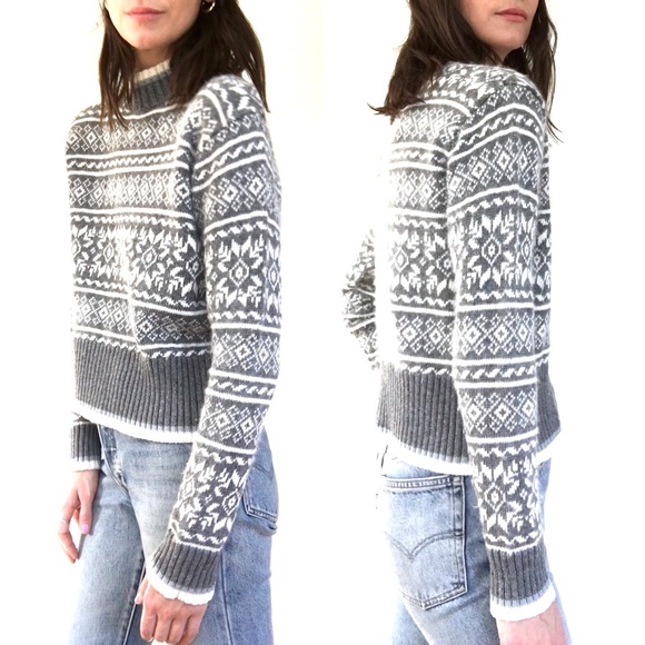 Mockneck snowflake cropped sweater - Picture 3 of 8